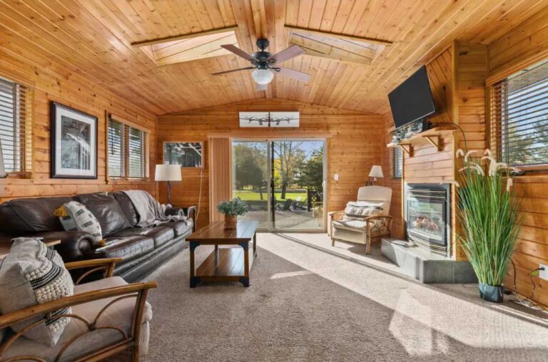Lilly Lakeside House